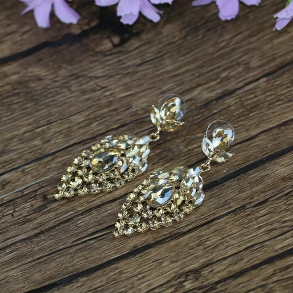 🌼Rhinestone Earrings 🌼 - Picture 4 of 6